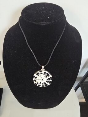 Shell Round Pendant Necklace - Women Jewelry